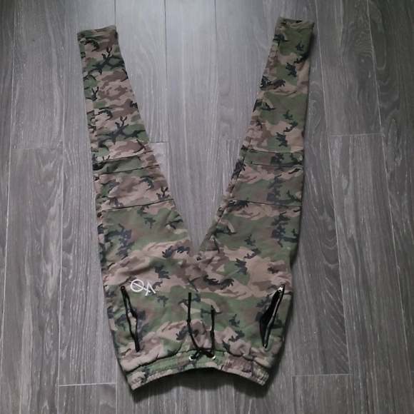 ZIP UP HOODIE AND SWEATPANTS COMBO by VANQUISHED FITNESS - Picture 3 of 4